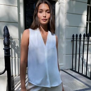 Aritzia Babaton Sleeveless Power Blouse White Size Small